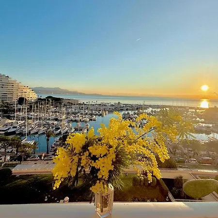 Grand Studio Vue Mer A Marina Baie Des Anges Villeneuve-Loubet Exterior photo