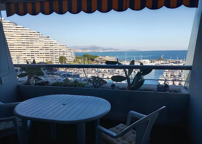 Grand Studio Vue Mer A Marina Baie Des Anges